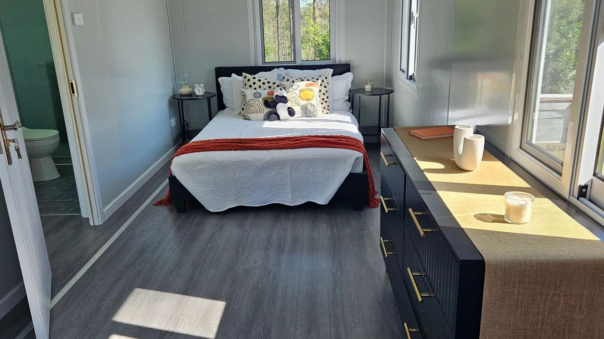 Grand Luxe - 40'+ Expandable Container Home | 3 Bedrooms | Full Bath, Kitchen, Living Room | High-Ceiling Modular Home (865 SF) - Image 4