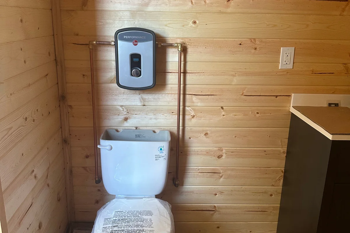 53' Retreat Cabin - Image 11