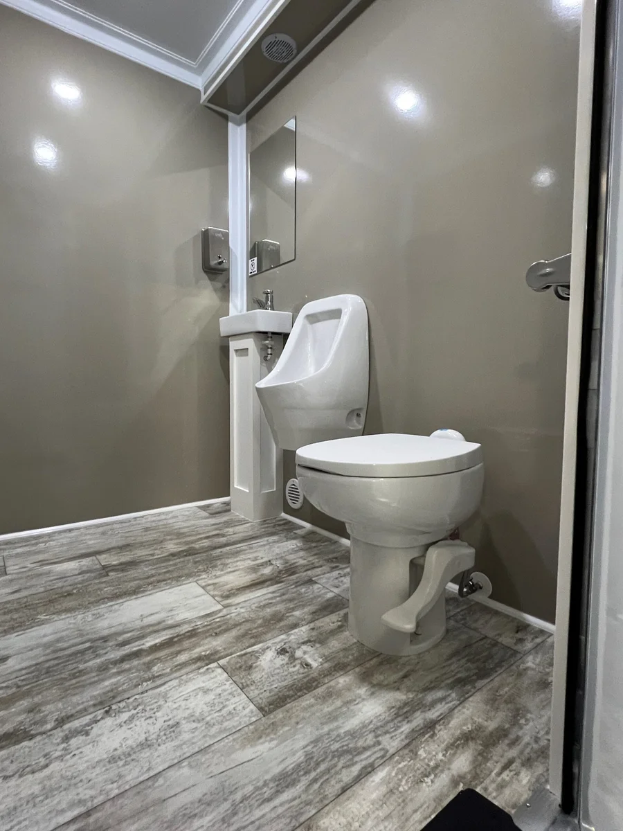 3-Stall Compact Restroom Trailer - Image 4