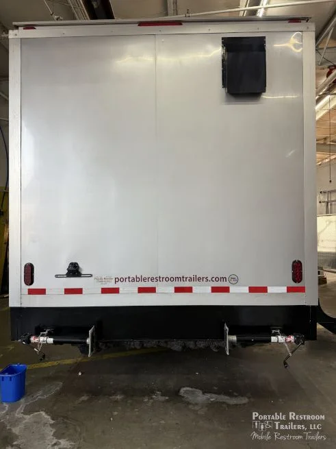 USED 8 Station Shower Trailer | Optimum Series - Image 9