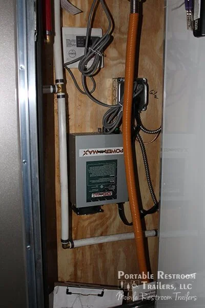 3 Station Shower Trailer Portable Restroom Rentals Locker Combo - Image 10