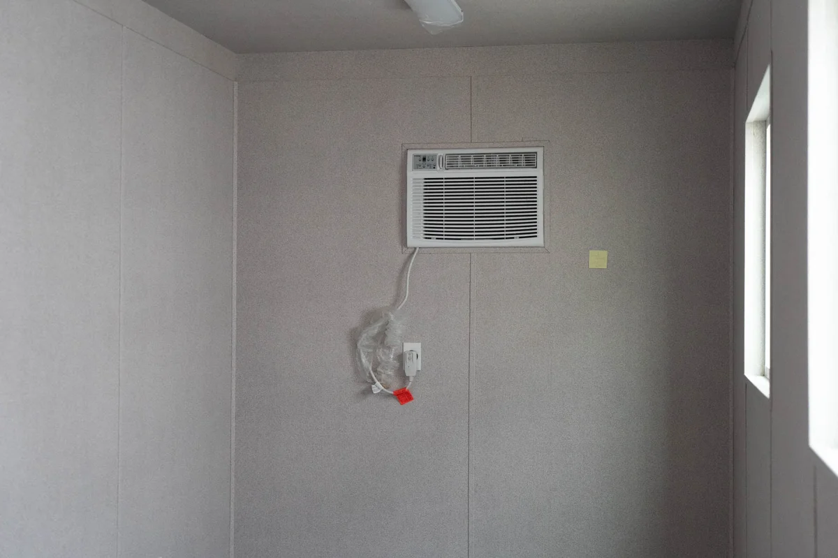 Stick-Framed, R13 Insulation, Vinyl-Wrapped Plywood Finish (45' High Cube) - Image 2