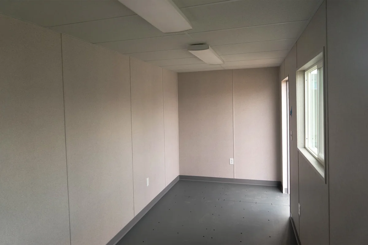 Stick-Framed, R13 Insulation, Vinyl-Wrapped Plywood Finish (45' High Cube) - Image 6