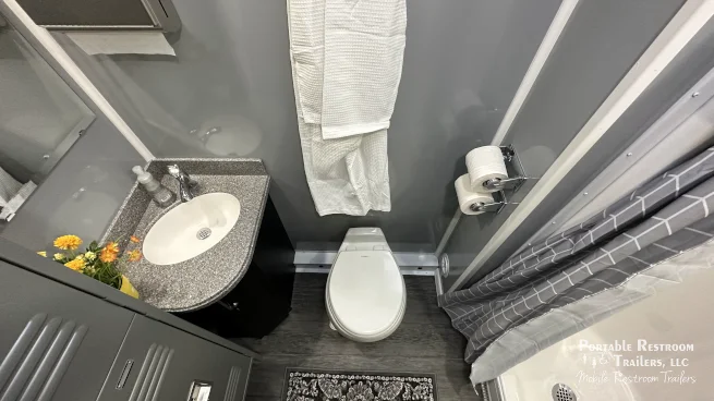 4 Station Shower Trailer Combo w/Lockers | Classic - 4 Season