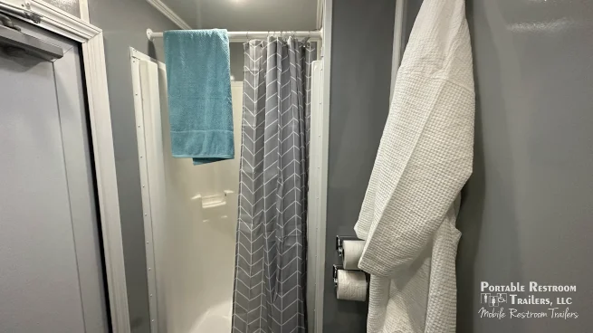 4 Station Shower Trailer Combo w/Lockers | Classic - 4 Season - Image 12