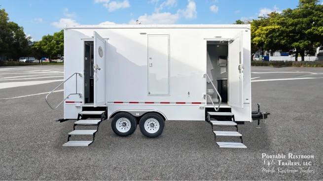 4 Station Shower Trailer Combo w/Lockers | Classic - 4 Season - Image 3
