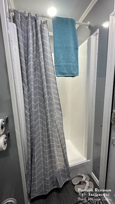 4 Station Shower Trailer Combo w/Lockers | Classic - 4 Season - Image 5