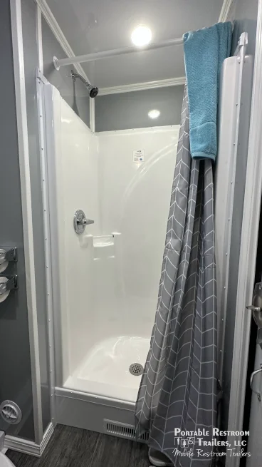 4 Station Shower Trailer Combo w/Lockers | Classic - 4 Season - Image 7