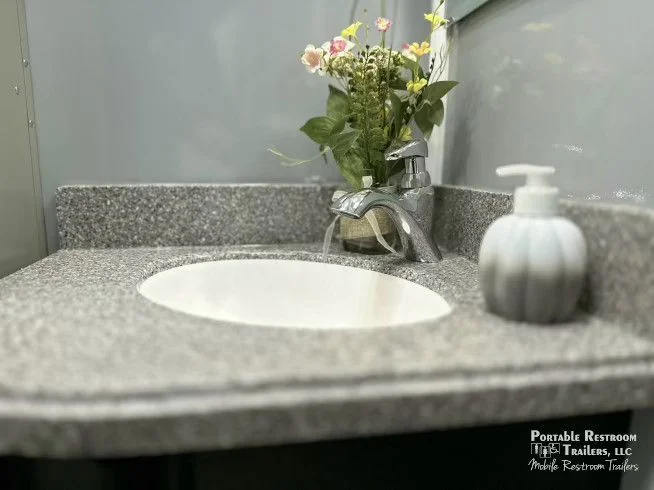 6 Station Shower Trailer Combo w/Lockers | Classic - 4 Season - Image 10