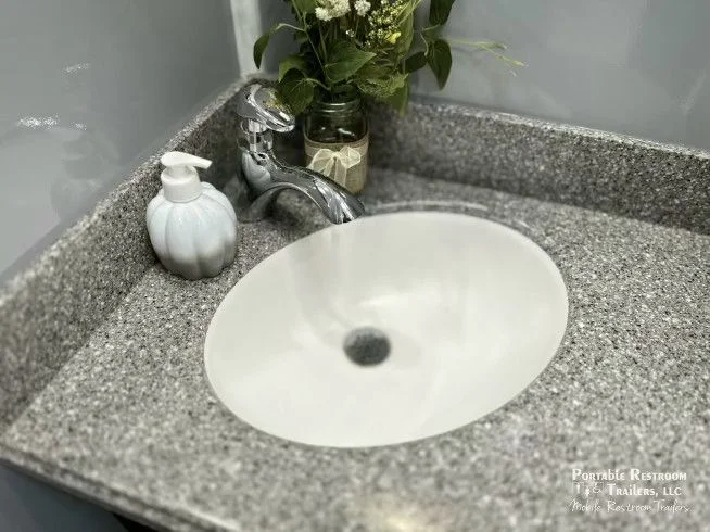 6 Station Shower Trailer Combo w/Lockers | Classic - 4 Season - Image 16