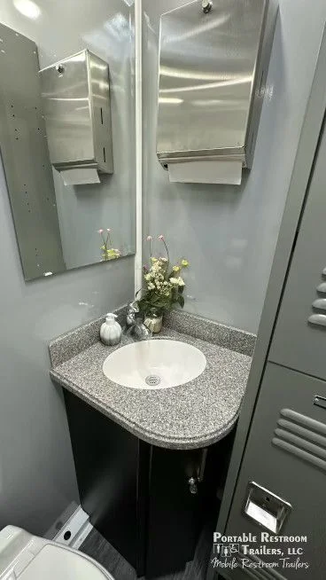 6 Station Shower Trailer Combo w/Lockers | Classic - 4 Season - Image 17