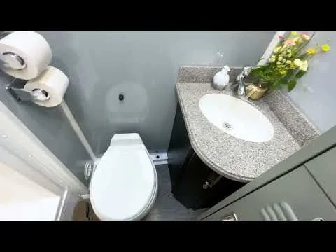 6 Station Shower Trailer Combo w/Lockers | Classic - 4 Season - Image 2