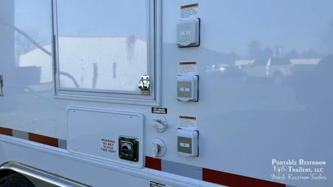 6 Station Shower Trailer Combo w/Lockers | Classic - 4 Season - Image 20