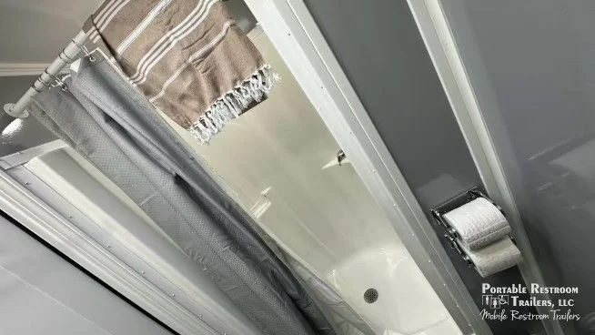 6 Station Shower Trailer Combo w/Lockers | Classic - 4 Season - Image 8