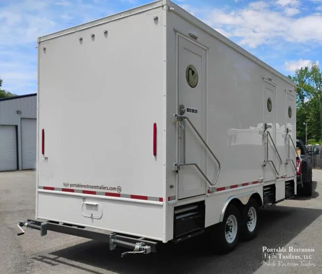 3 Station Shower Trailer Combo Classic Series - 4 Season Package - Image 8