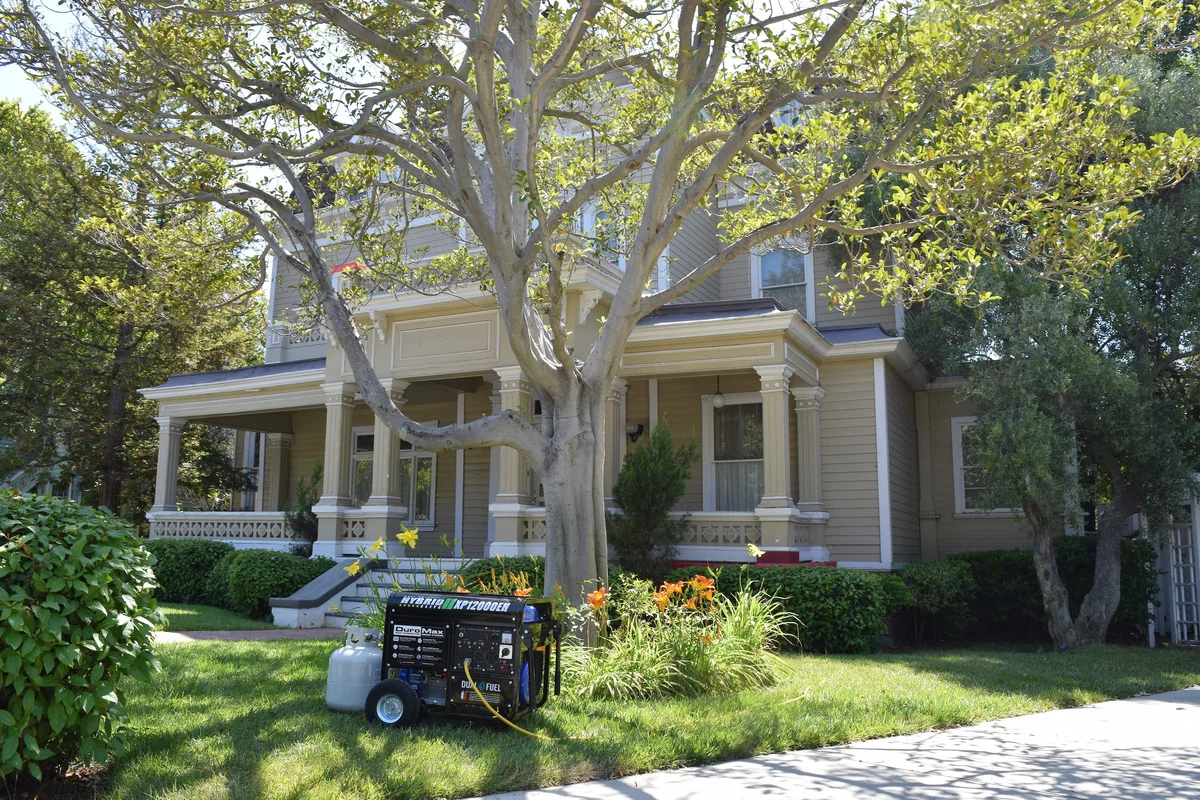 12,000 Watt Dual Fuel Portable Generator - Image 34